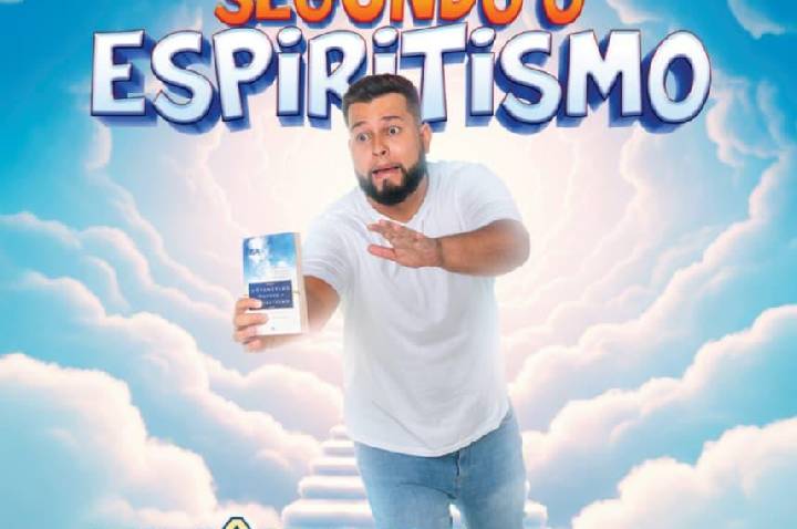 A Comédia Segundo o Espiritismo, o comediante Léo Ritter mistura humor inteligente com temas espirituais, trazendo ao palco um stand