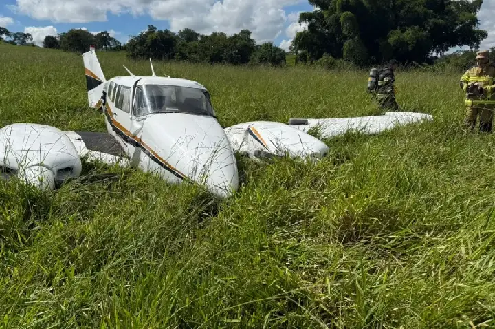 Avião com dois passageiros faz pouso de emergência em Trindade