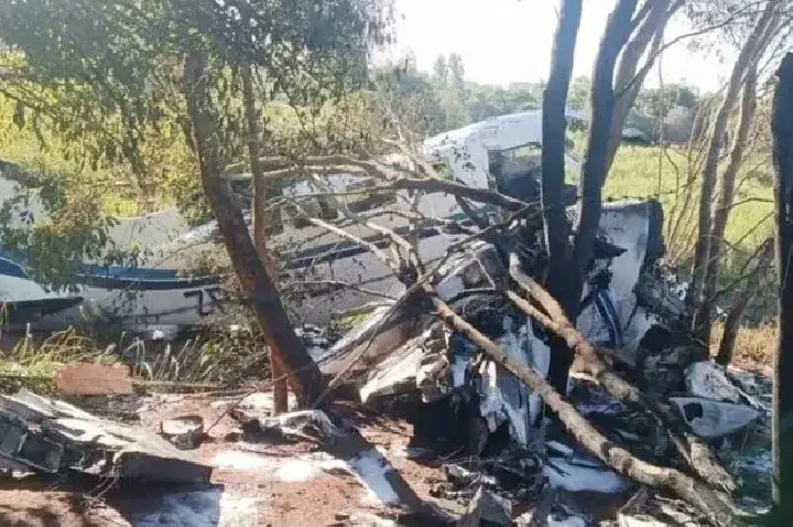 Avião com R$ 15 milhões em espécie cai no Paraguai; moradores saqueiam dinheiro