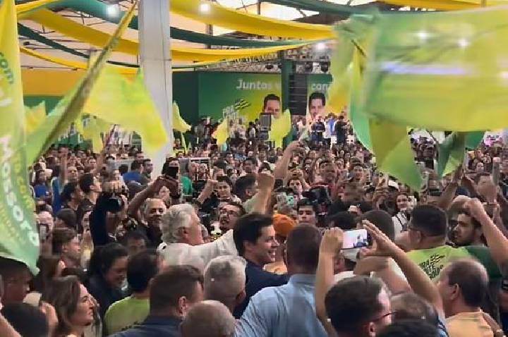 Caiado arrasta multidão em Luziânia e garante: “Vou devolver o Brasil aos brasileiros”