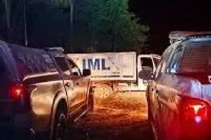 Criminoso que ameaçou mulher de morte na frente dos filhos, atira contra polícia e morre no hospital em Goiás