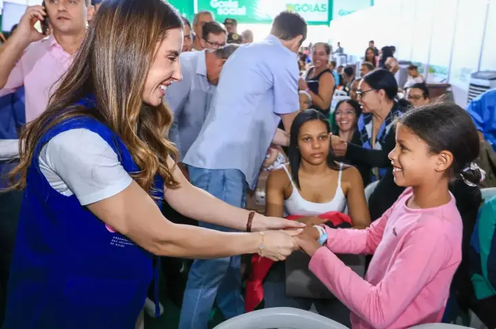 Daniel Vilela e Iara abrem Goiás Social em Luziânia com entrega de mais de 2,3 mil cartões