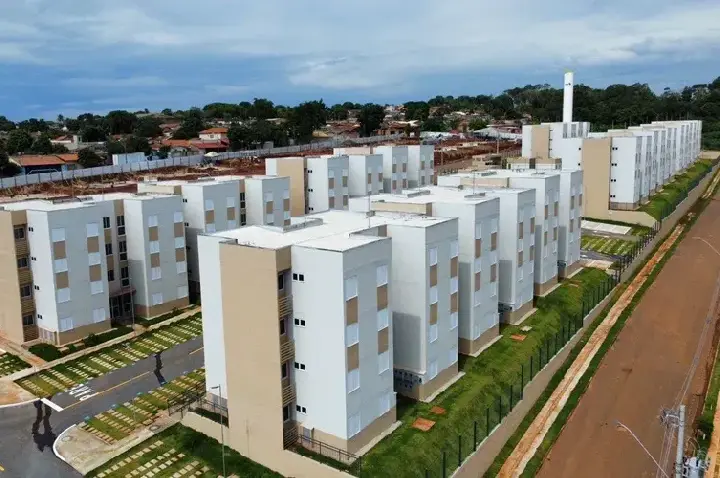 Daniel Vilela entrega 218 unidades habitacionais em Valparaíso de Goiás