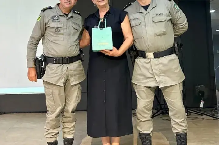 Dra. Zeli participa de formatura de tutores de segurança em São Miguel do Araguaia e recebe homenagem do major Tiradentes