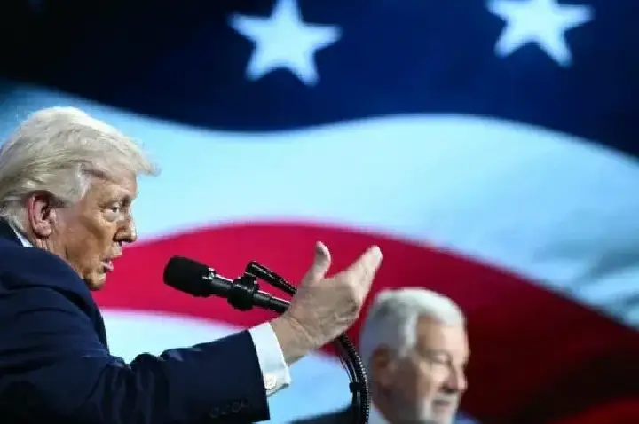 Em novo ataque, EUA matam três em embarcação no Caribe