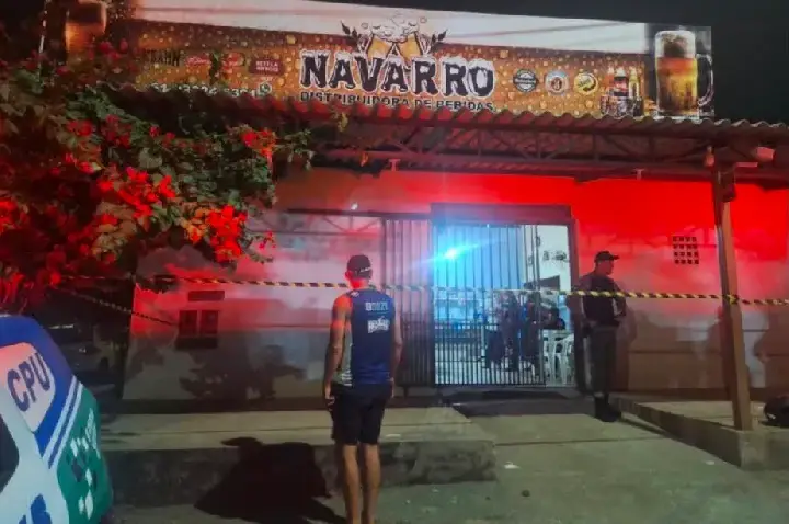 Homem é baleado e morto com tiro na nuca dentro de Distribuidora de Bebidas em Águas Lindas