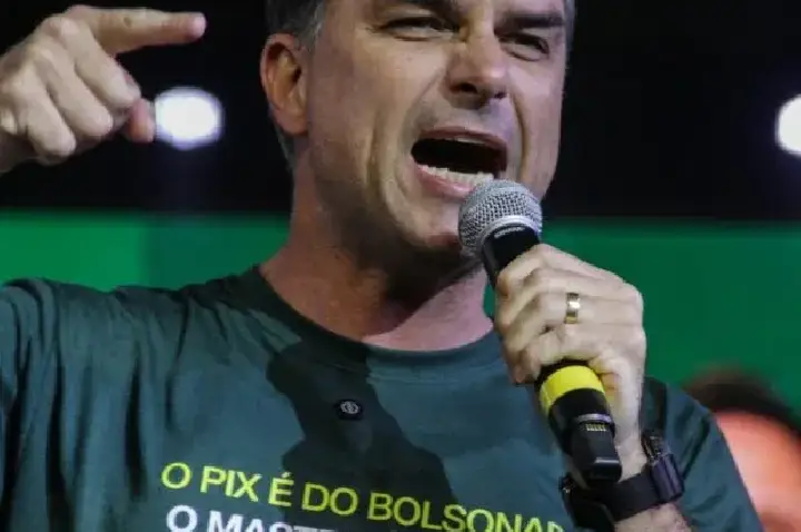 Juros escalam com candidatura de Flávio Bolsonaro ameaçada pelo ‘caso Dark Horse’