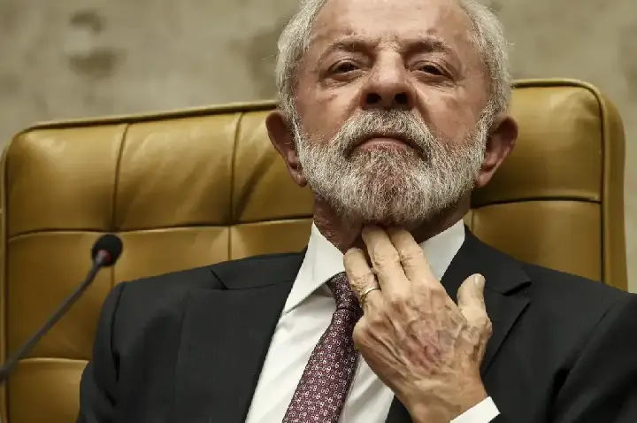 Lula quer escala 5X2 sem redução salarial e “acelera” projeto no Congresso