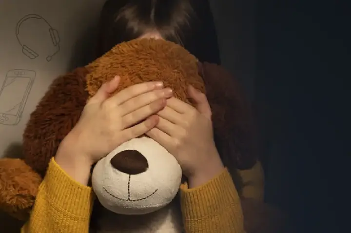 Polícia procura professor que se masturbava e mandava fila pegar no pênis dele no DF