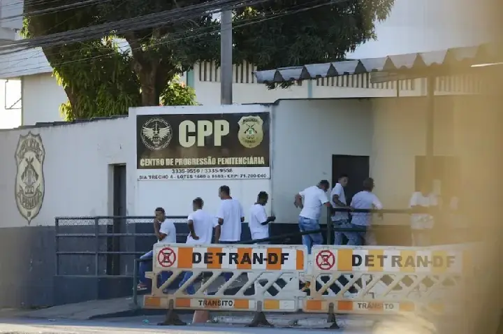 Preso que tentou entrar no presídio com cocaína dentro da Bengala, trabalha fora
