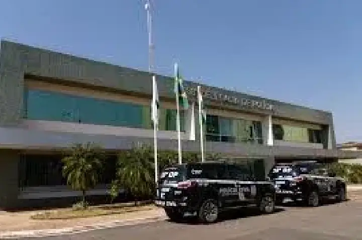 Professora vai até delegacia para registrar ocorrência, e fica presa