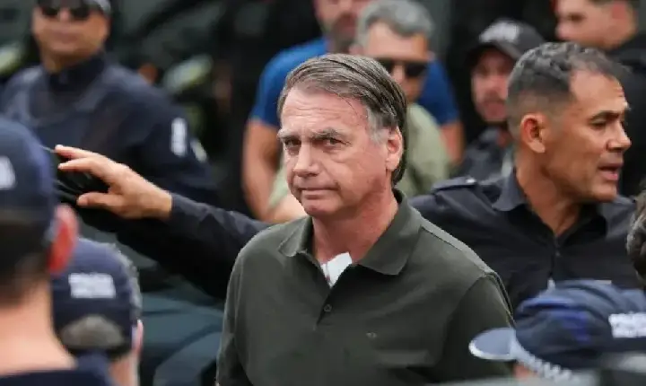 Superior Tribunal Militar dá 10 dias para defesa de Bolsonaro em ação que julga perda de patente