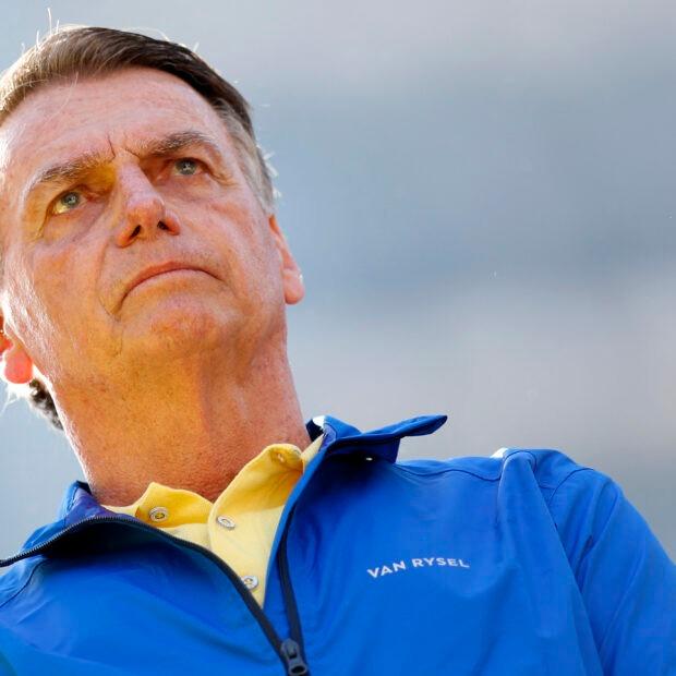 Bolsonaro tenta falar inglês em ato na Paulista e imita slogan de Trump