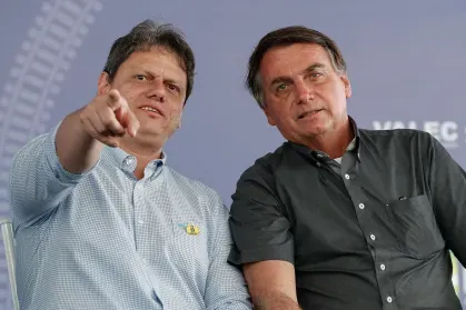 Bolsonaro: “Vou dormir com o Tarcísio de novo”