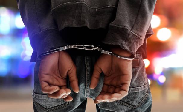 Homem procurado por latrocínio é preso com faca em Ceilândia