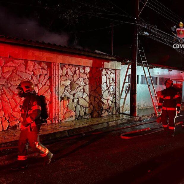 Incêndio atinge residência no Gama e mobiliza seis viaturas do CBMDF
