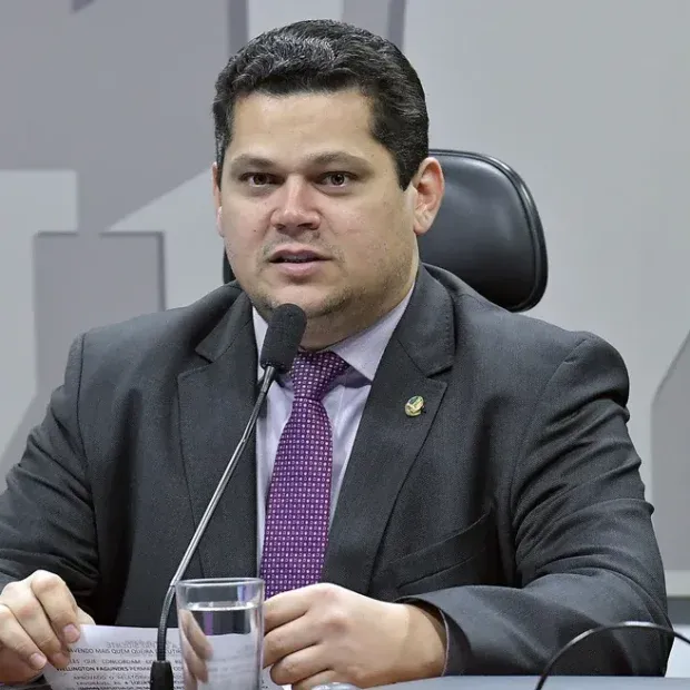 Presidente do Senado promulga projeto que derrubou alta do IOF