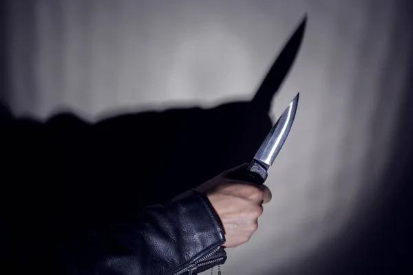 Além de deixar vítima esfaqueada, criminoso ameça testemunha de morte