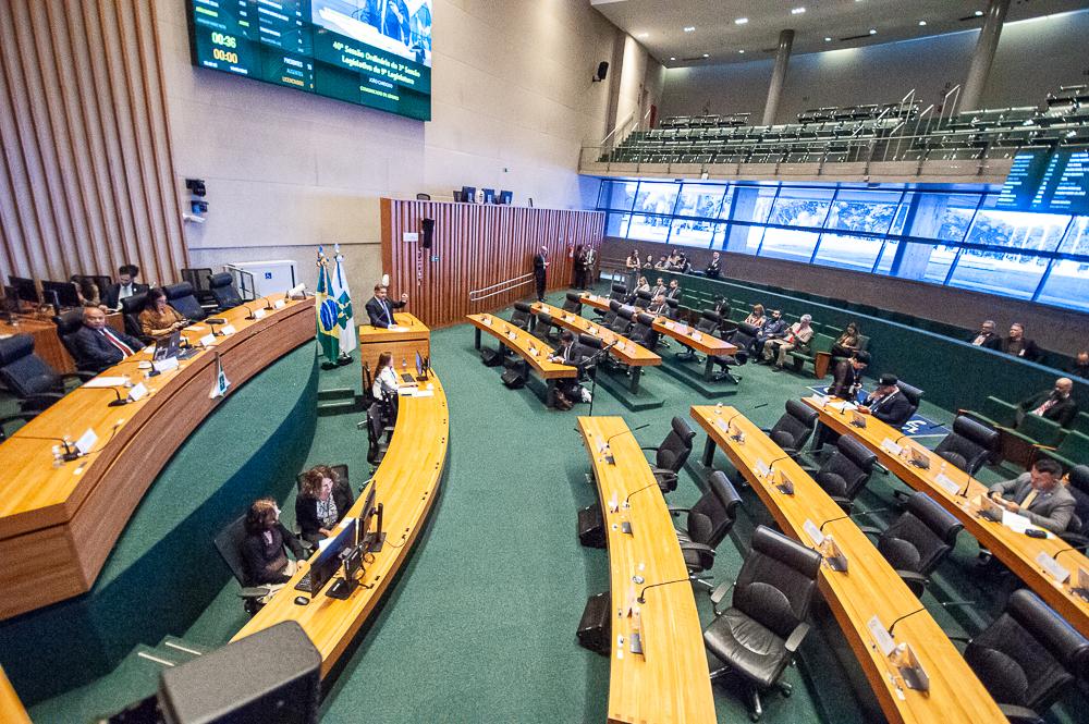 Após decisão, CLDF acaba com ressarcimento de combustível a deputados
