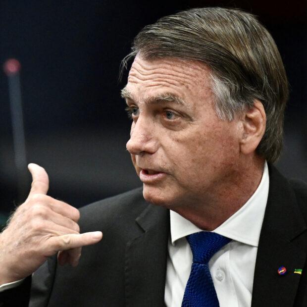 Bolsonaro pede urgência aos Poderes para que atendam exigências de Trump e só cita tarifaço