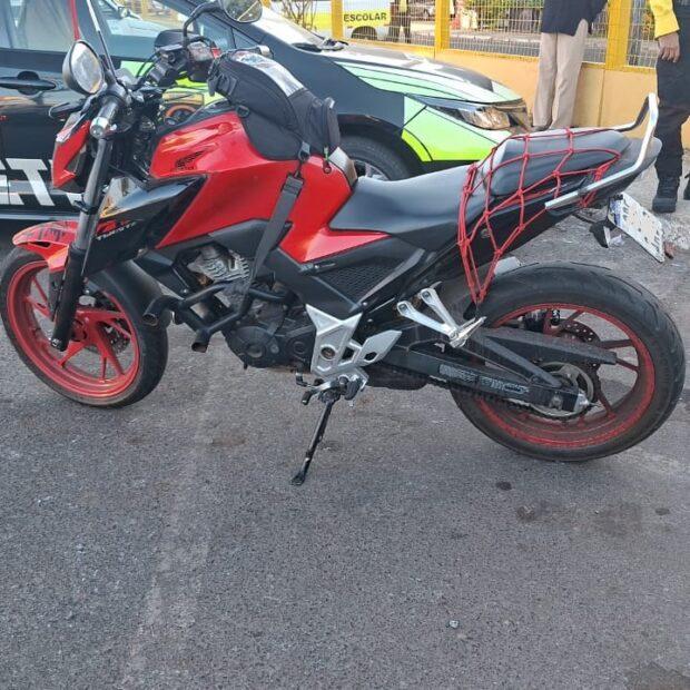 Candidato à habilitação é flagrado pilotando moto a caminho da prova do Detran-DF