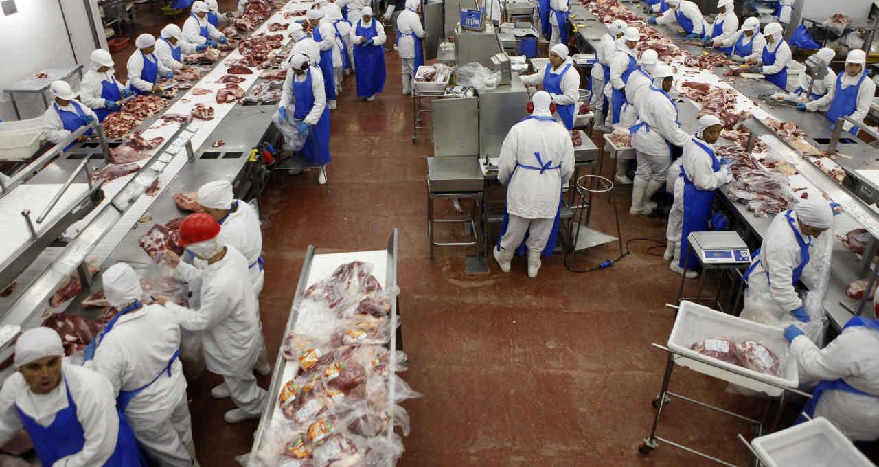 Carne e açúcar puxam lista de produtos goianos afetados por tarifa de Trump; veja ranking