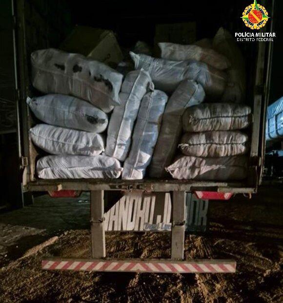 Carretas com 40 toneladas de mercadorias sem nota fiscal são apreendidas em Planaltina