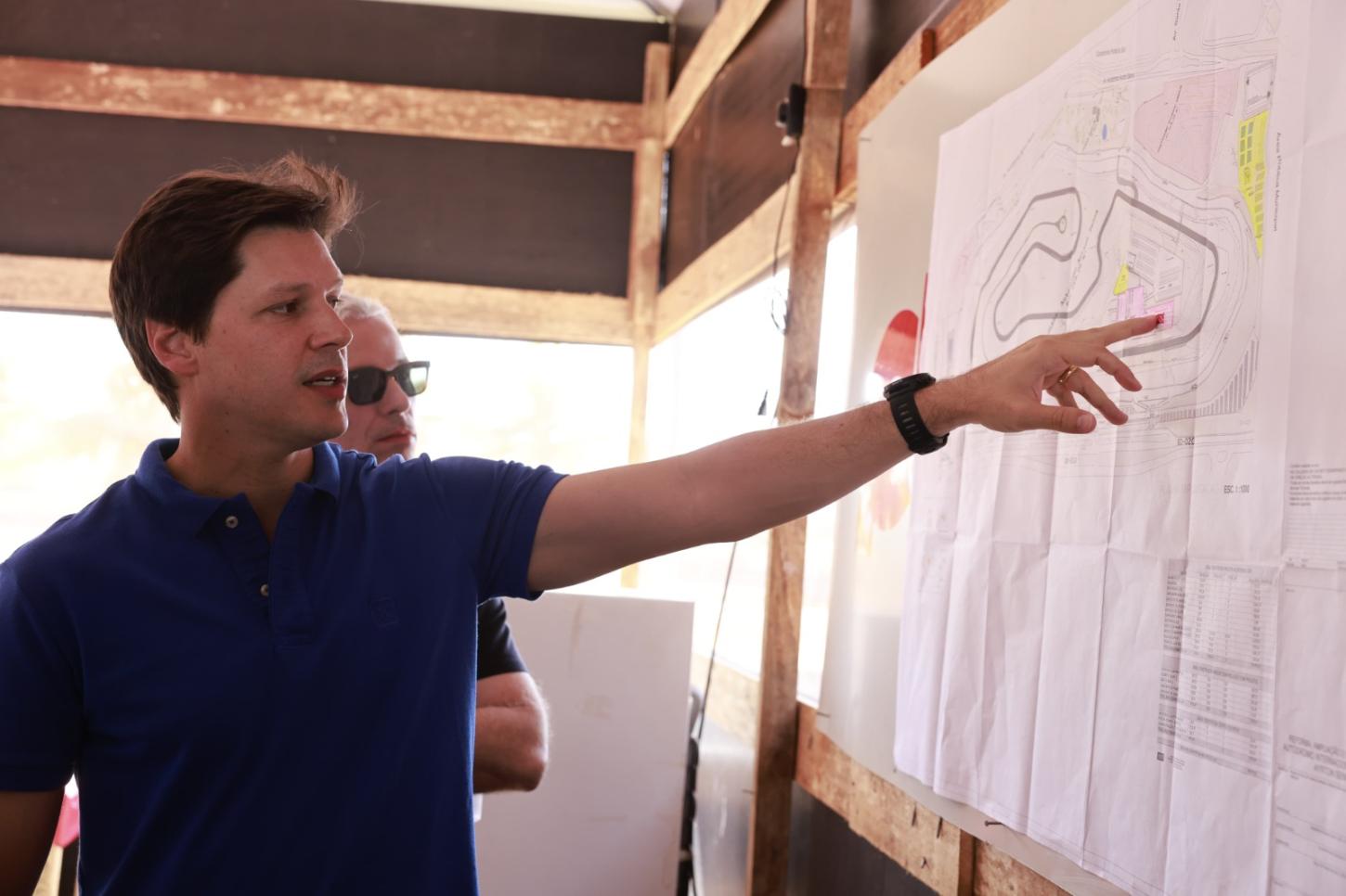 Daniel Vilela vistoria obras do Autódromo de Goiânia