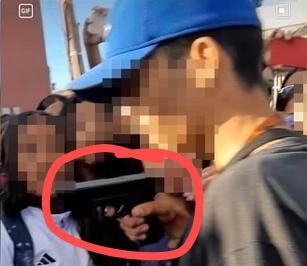 VÍDEO; Namorado de aluna que brigava na porta de escola, saca arma e causa pânico em ceilândia DF