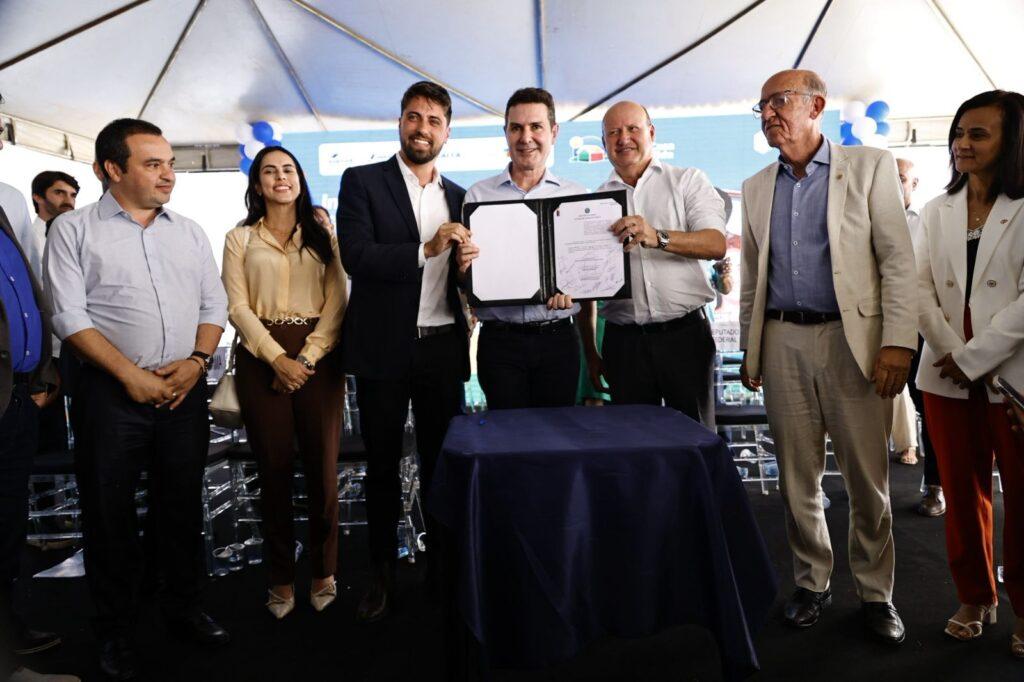 PAC ANHANGUERA ; O projeto promete beneficiar aproximadamente 100 mil moradores da região.