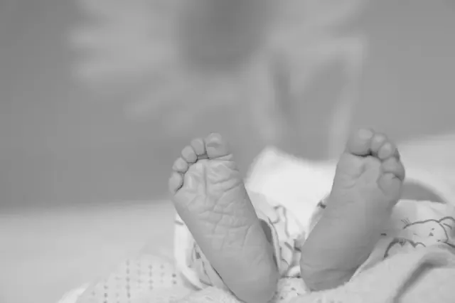 Pais encontram bebê de três meses morto, 