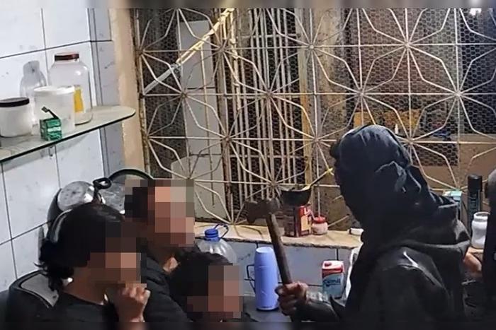 PCGO investiga trio que invadiu casa e aterrorizou família: “Vão morrer queimados”