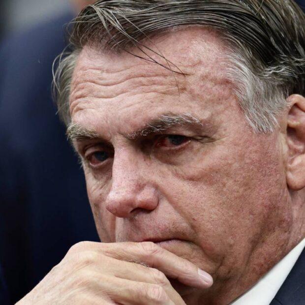 PF cumpre mandado de buscas contra Bolsonaro; ex-presidente usará tornozeleira eletrônica