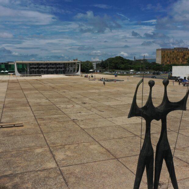 PM fecha praça dos Três Poderes após ordem de Moraes contra acampamentos