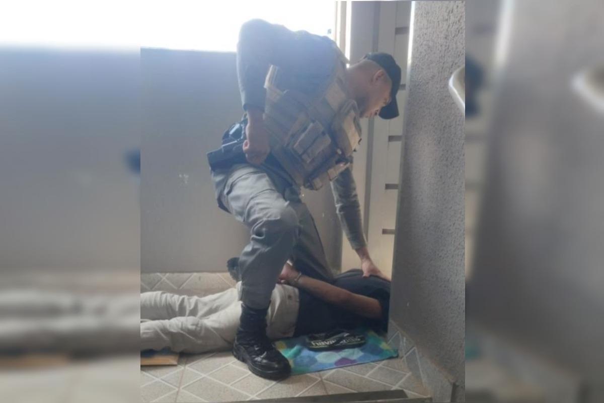 PMGO prende em flagrante acusado de matar a própria mãe em águas Lindas