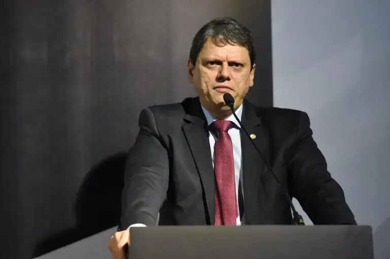 Tarcísio lidera corrida por reeleição; Nunes e Derrite têm melhor desempenho sem governador