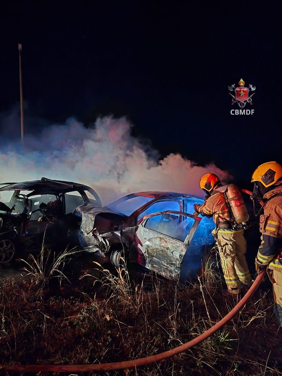 Veículos em chamas e dois mortos no acidente na BR 080