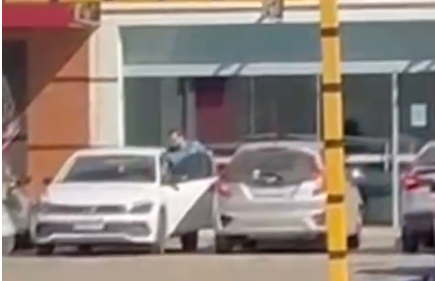 Vídeo ; Assessor especial de Governo usa carro oficial para ir em academia no DF