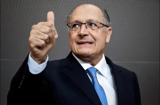 Avião com Alckmin e comitiva do governo tem falha na Colômbia