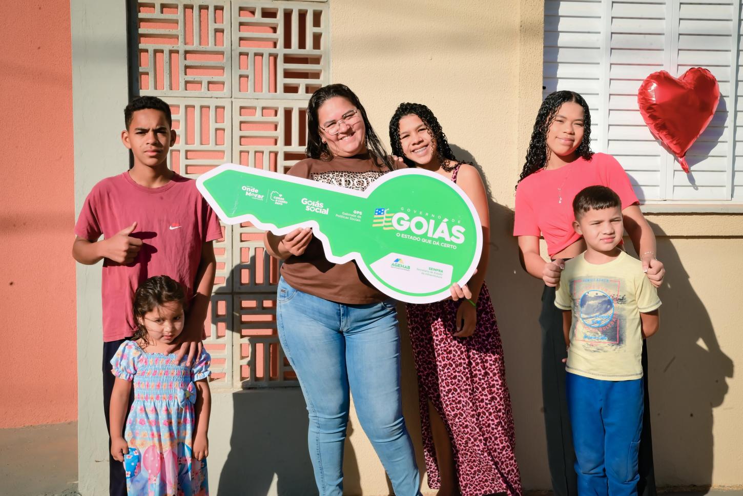 Caiado celebra 4 mil casas a custo zero entregues em Goiás