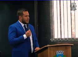 Câmara assiste de camarote vereador partir para cima de Governo