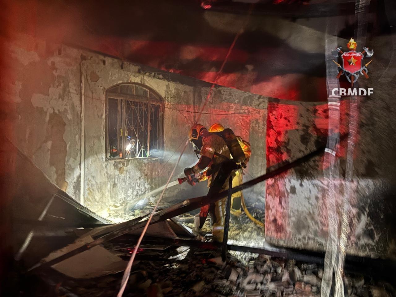 Cinco morrem durante incêndio em casa de recuperação dependentes químicos no DF
