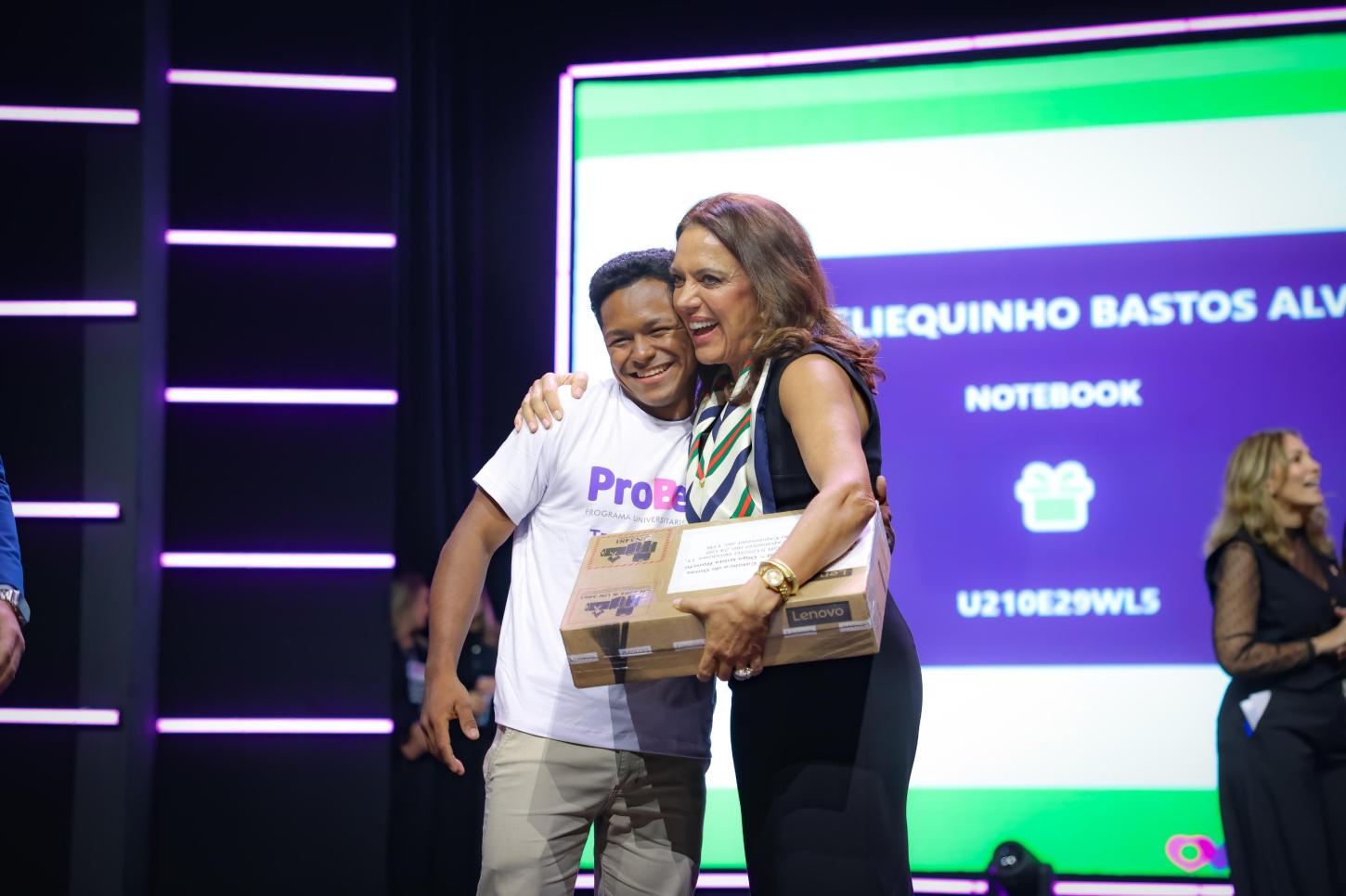 Goiás alcança maior taxa de jovens de baixa renda no ensino superior brasileiro em 2024