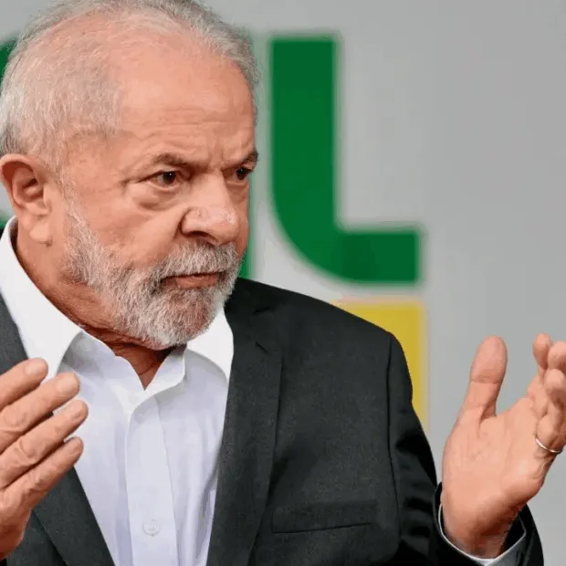 Lula diz que líder do PSB na Câmara deve pedir cassação de Eduardo Bolsonaro