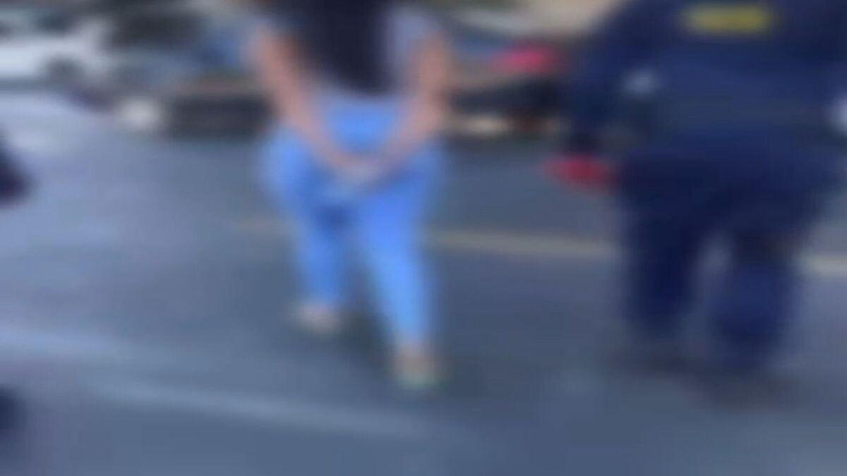 Menino de 8 anos é flagrado com cocaína em escola e mãe é presa