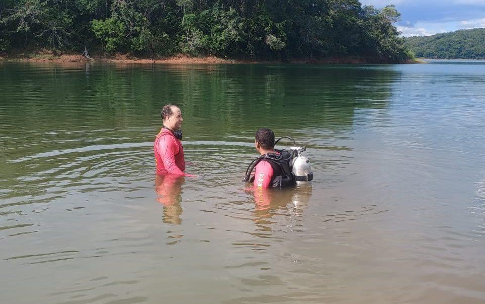 Resgatada pela família depois ao se afogar mulher morre