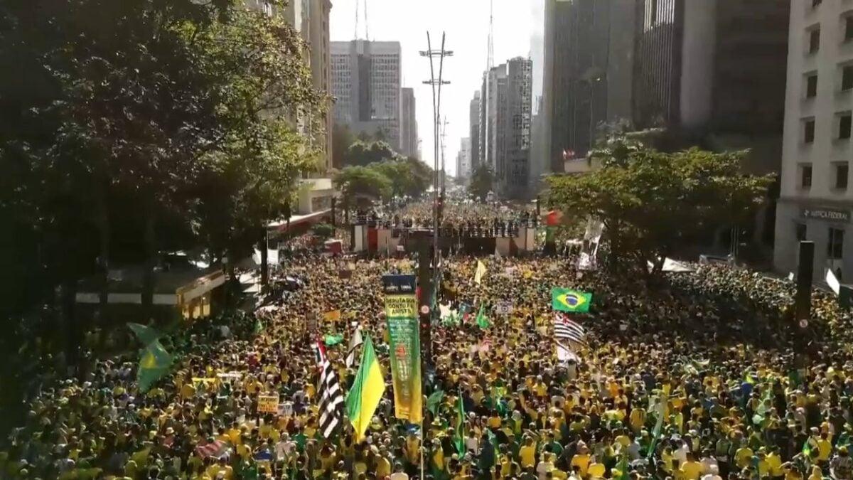 Sem Bolsonaro e Tarcísio, manifestação critica Moraes e exalta Trump em SP