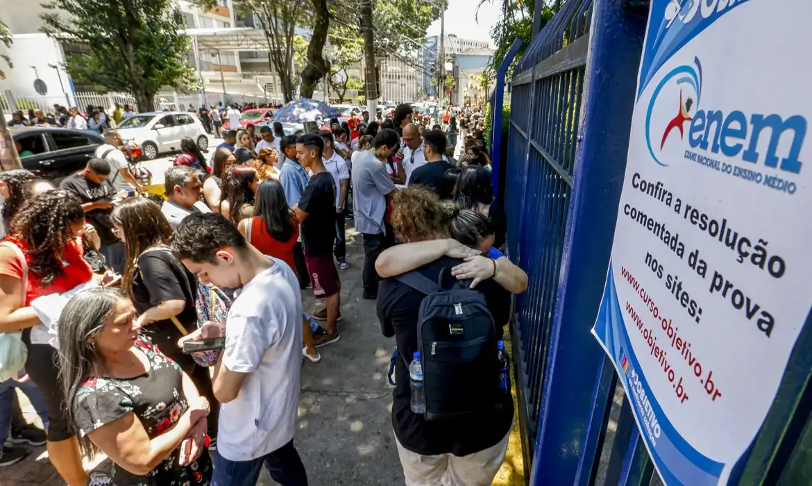 Governo de Goiás quer premiar alunos que se destacarem na prova de Matemática do Enem