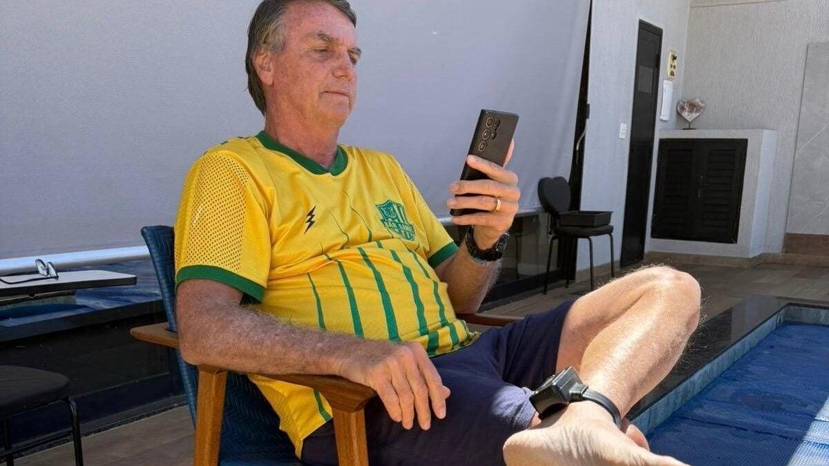 Zap do condomínio de Bolsonaro tem briga e ameaça de expulsão após churrasco para comemorar condenação