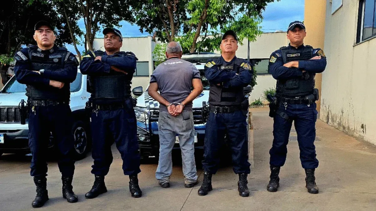 Treinador é preso por abusar de alunos de escolinha de futebol